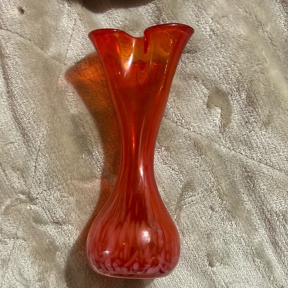 Elegant Red Glass Vase - Picture 5 of 5